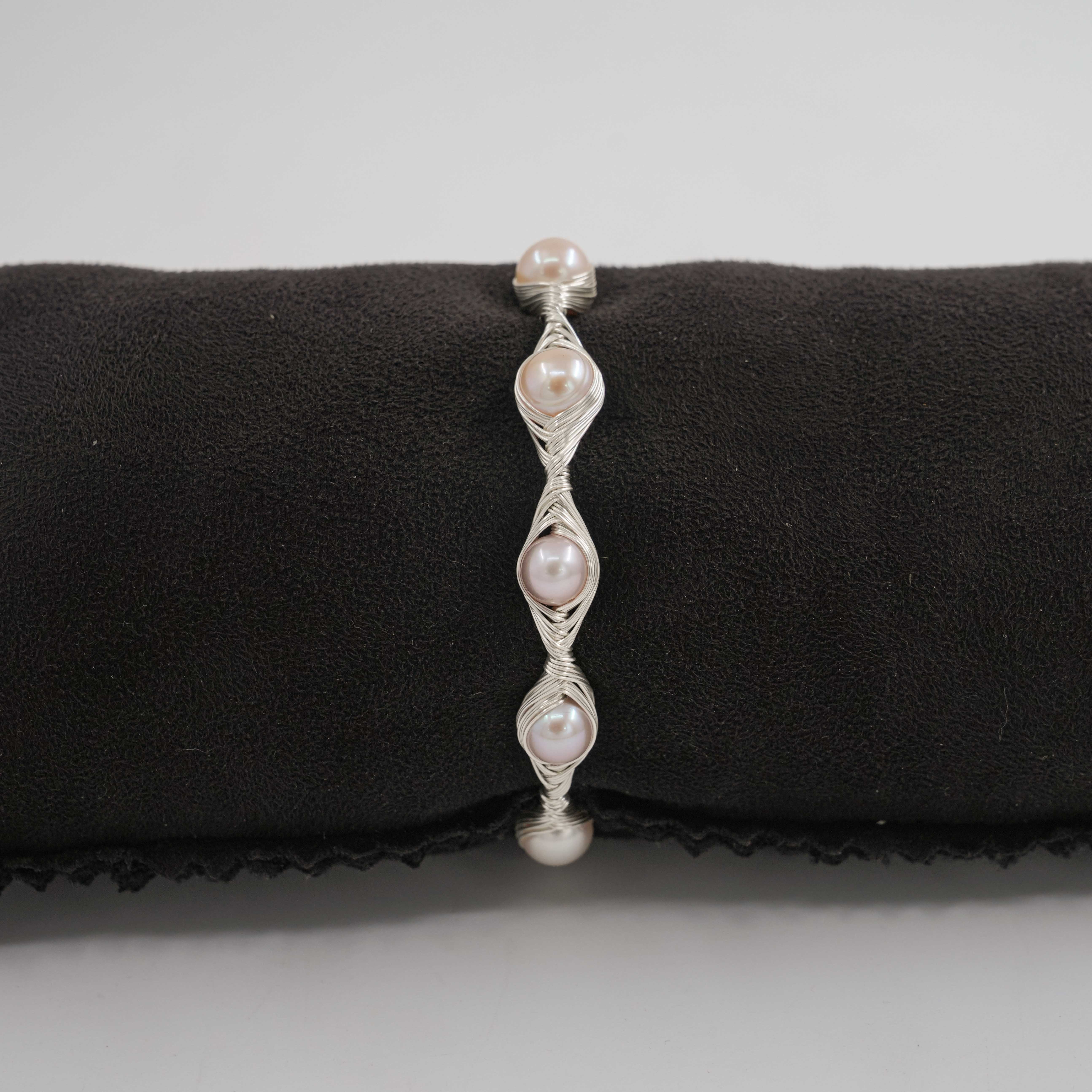 White Polished Pearl Bracelet Shaded